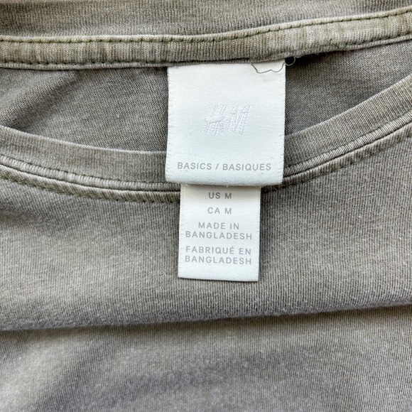 (3 for $10 bundle) H&M Basics T-shirt- Medium - Picture 5 of 6